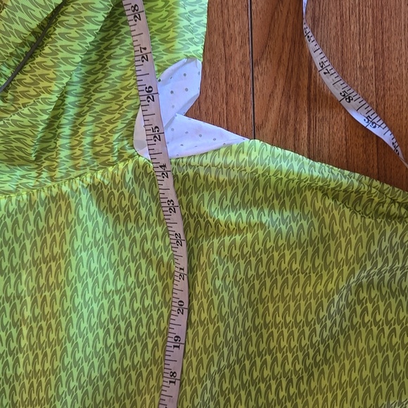 ⭐️Host Pick ⭐️ Sugoi | Hydrolit Running/Cycling Jacket - Picture 13 of 13